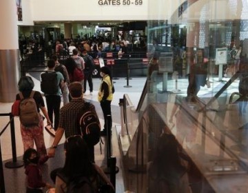 Un apag&oacute;n afecta las operaciones del aeropuerto de Los &Aacute;ngeles