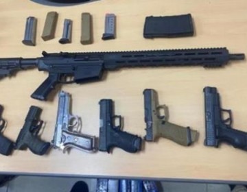 Detienen a tres j&oacute;venes en Nueva York por tr&aacute;fico de armas hacia RD