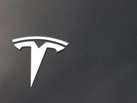 Tesla pierde un 16 % en la primera semana de Elon Musk al frente de Twitter