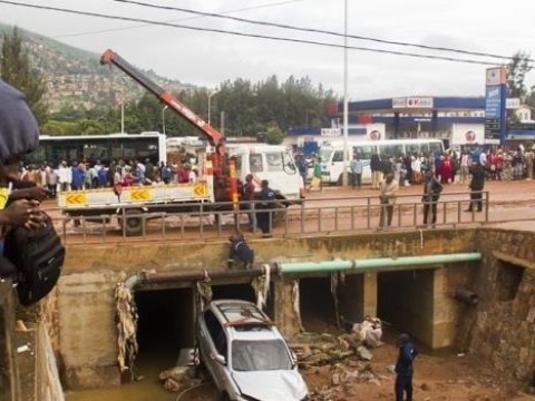 Las inundaciones dejan m&aacute;s de 100 muertos en Ruanda