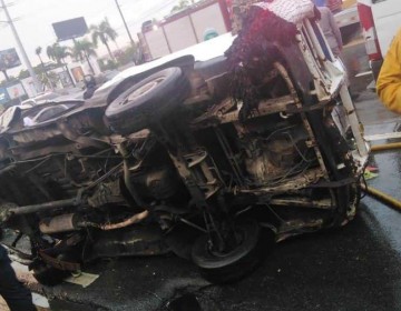 Cuatro heridos y gran taponamiento por accidente en la avenida John F. Kennedy