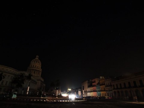 Reportan aver&iacute;a en el sistema el&eacute;ctrico en Cuba, autoridades trabajan en restablecimiento