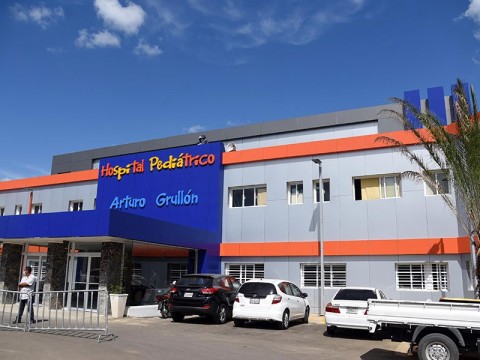 Fuerza del Pueblo alerta sobre situaci&oacute;n ca&oacute;tica del Hospital Arturo Grull&oacute;n de Santiago