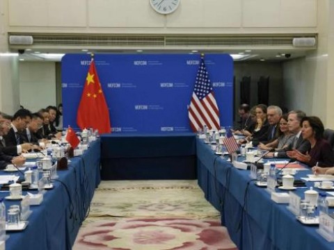 China pide un "buen entorno pol&iacute;tico" con EE.UU. en la reuni&oacute;n entre Wang y Raimondo