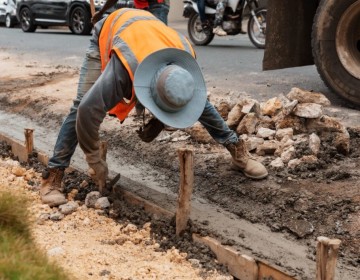 Alcald&iacute;a del DN avanza en construcci&oacute;n de aceras y contenes