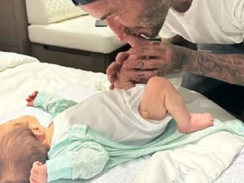 Marc Anthony muestra foto de su beb&eacute; con su "t&iacute;o" David Beckham