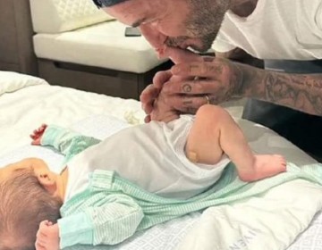 Marc Anthony muestra foto de su beb&eacute; con su "t&iacute;o" David Beckham