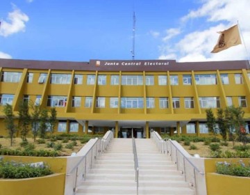 JCE eval&uacute;a una tercera pr&oacute;rroga para depositar candidaturas municipales