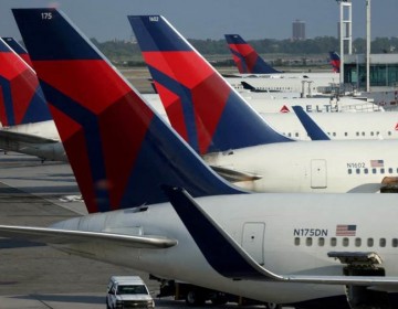 Arrestan a pasajero en vuelo de Delta que atac&oacute; a una auxiliar de vuelo