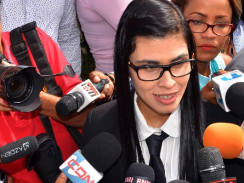 Se querellan contra Olga Din&aacute; por alegada negligencia en caso prospecto
