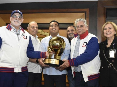 Ministro Kelvin Cruz recibe a los campeones de la Serie del Caribe