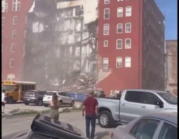 Se derrumba parte de edificio de apartamentos en Iowa; reportan heridos