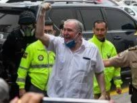 Expresidente Bucaram en prisi&oacute;n domiciliaria por corrupci&oacute;n
