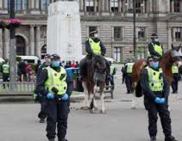 Al menos tres muertos en un ataque con cuchillo en un hotel de Glasgow