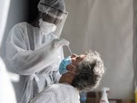 El viacrucis que pasan los viajeros buscando pruebas PCR en RD 