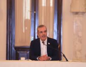 Abinader evalúa reposición de cancelados que sí cumplían una función en el Estado
