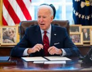 Biden resta importancia a la reticencia de Trump a promocionar las vacunas