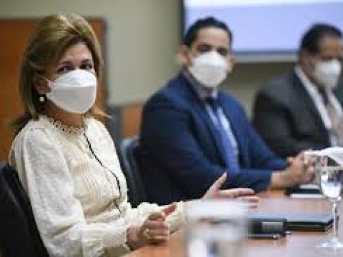 "Esperamos permiso de exportaci&oacute;n de China para recibir vacunas"