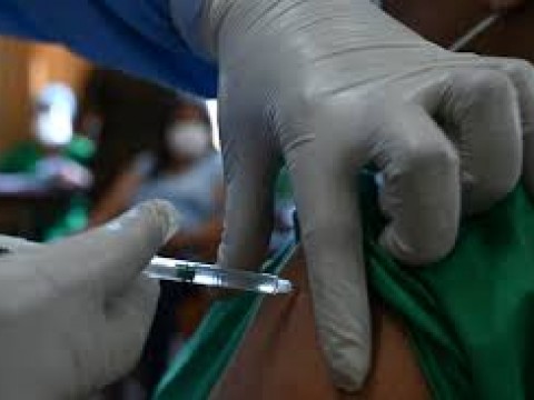 “Rompimos un récord este lunes con más de 129 mil personas vacunadas”