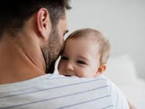 Contrataciones P&uacute;blicas extiende a 30 d&iacute;as licencia de paternidad