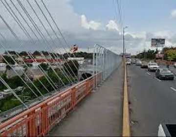Hombre se lanza del Puente de la 17