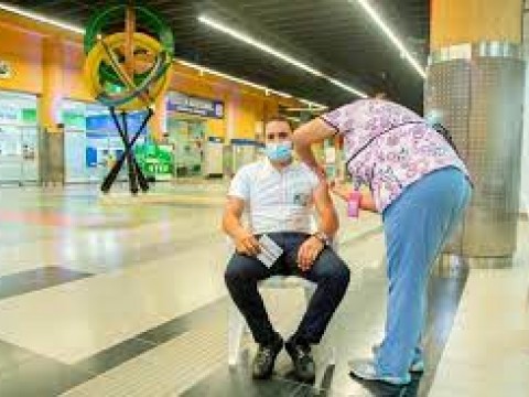 Inician proceso de vacunaci&oacute;n en el Metro de Santo Domingo