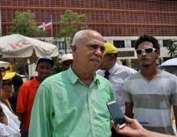 Emiten orden de arresto contra abogado de la Familia Rosario 