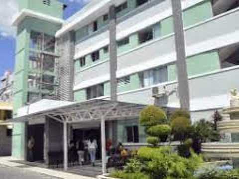 70% de los ingresados por covid en Cl&iacute;nica Cruz Jimini&aacute;n son jovenes sin vacunar