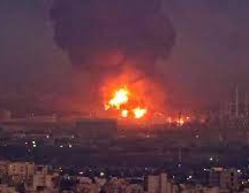 Gran incendio en una refiner&iacute;a petrol&iacute;fera en el sur de Teher&aacute;n