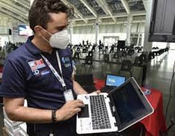 Educaci&oacute;n suspendi&oacute; sin explicaciones entrega de equipos electr&oacute;nicos 