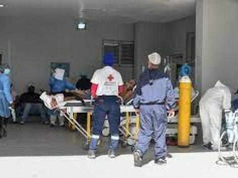 Hospital Moscoso Puello contin&uacute;a abarrotado de pacientes con covid; al menos seis esperan camas