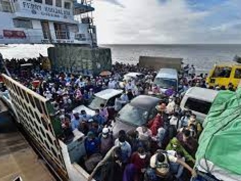 Reportan 17 muertos al caer un rayo sobre un barco en Bangladesh