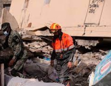 Hait&iacute; pide a los topos mexicanos dejar las labores de rescate tras el sismo