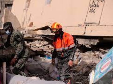 Hait&iacute; pide a los topos mexicanos dejar las labores de rescate tras el sismo