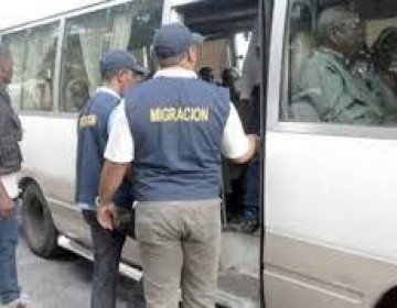  Califican de "inoportuno" reanudar deportaciones de migrantes durante pandemia