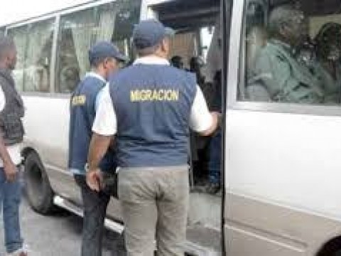  Califican de "inoportuno" reanudar deportaciones de migrantes durante pandemia
