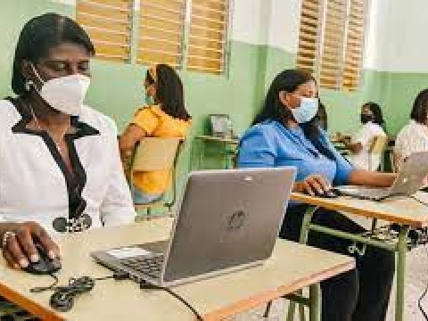 En nombramientos de docentes no est&aacute; ausente la pol&iacute;tica