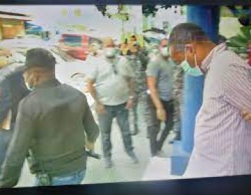 Interrogan a hombre que mato a su esposa e hiri&oacute; a su hijastro