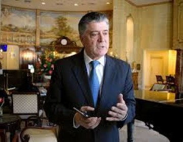 El asesor presidencial Roberto Santana dice: "para enfrentar delitos desde c&aacute;rceles tradicionales no basta con bloqueadores de se&ntilde;ales"
