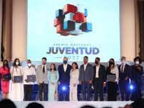 Entregan Premio Nacional de la Juventud a 14 j&oacute;venes RD