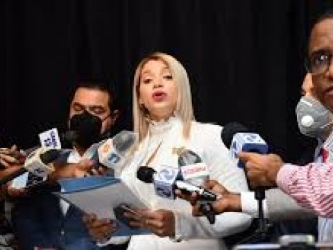 Ministra Kinsberly Taveras toma licencia para ponerse a disposici&oacute;n de la Justicia 