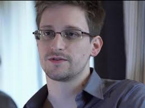 Edward Snowden recibe permiso de residencia permanente en Rusia
