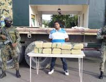 Incautan 243 paquetes de marihuana, en el puesto de chequeo militar del 15 de Azua