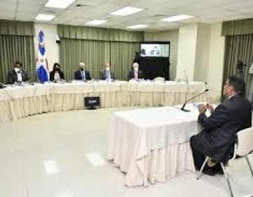Contin&uacute;an entrevistas a aspirantes a presidir la JCE 