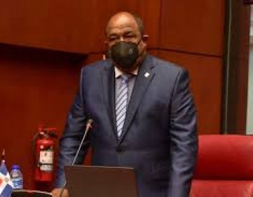 Senador Jos&eacute; Antonio Pimentel G&oacute;mez pide disculpas tras amenazar a agentes de la polic&iacute;a en cuartel de Montecristi