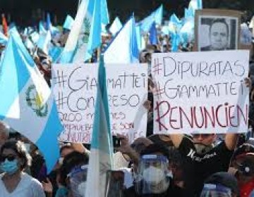 Guatemaltecos vuelven a las calles pidiendo la renuncia del Presidente Alejandro Giammattei