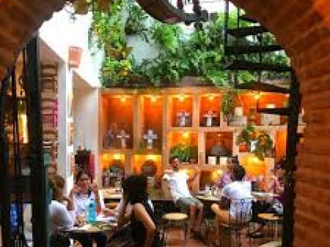 Bares y restaurantes de la Zona Colonial reabren este jueves 
