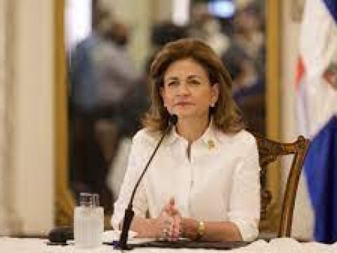 Vicepresidenta Raquel Pe&ntilde;a "implora" a j&oacute;venes acudan a vacunarse contra Covid-19