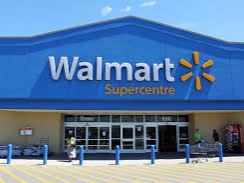 Ante posibles disturbios en las elecciones de EE.UU, Walmart retira venta de armas de sus tiendas 