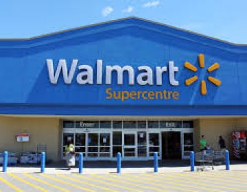 Ante posibles disturbios en las elecciones de EE.UU, Walmart retira venta de armas de sus tiendas 